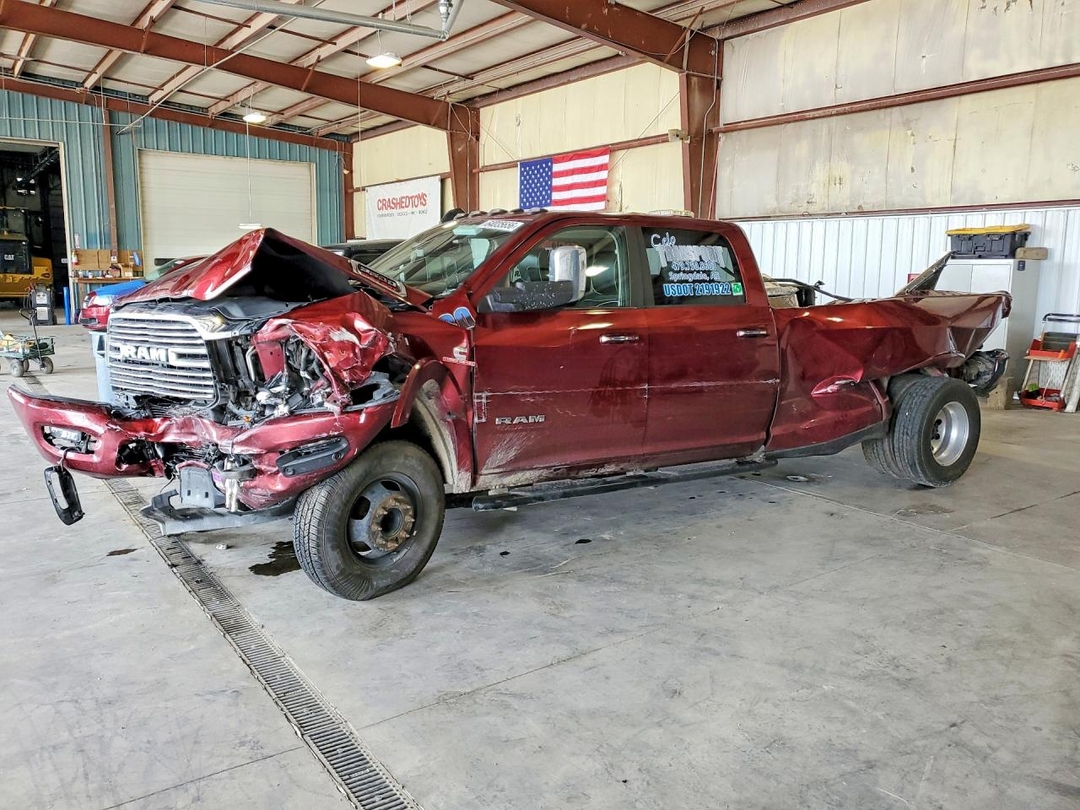 Вид 2022 RAM 3500 LARAMIE, угол 1