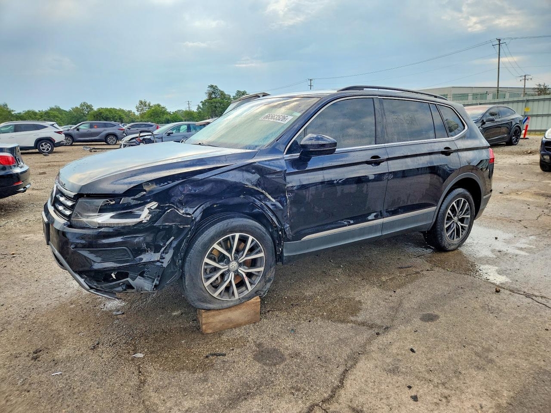 منظر 2020 VOLKSWAGEN TIGUAN SE، زاوية 1
