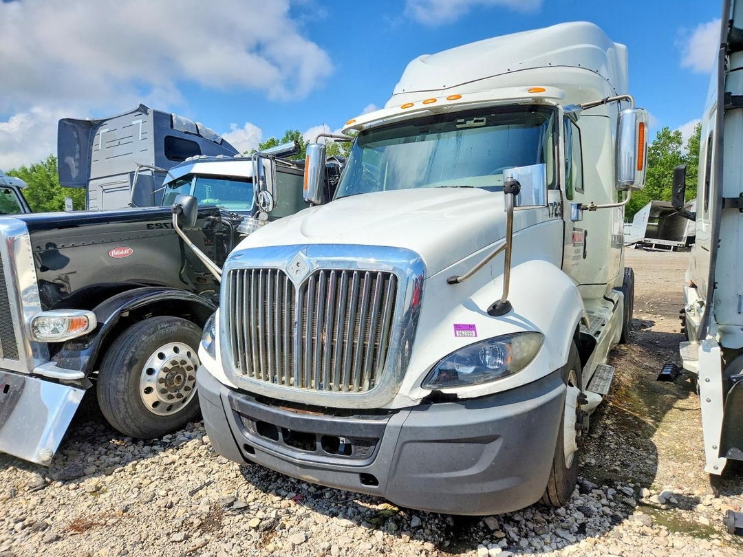 Vista de 2016 INTERNATIONAL PROSTAR SEMI TRUCK, ángulo 1