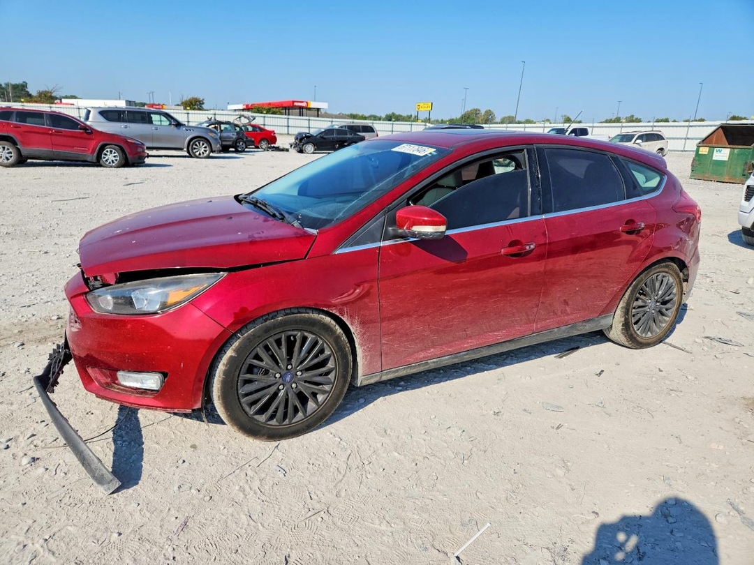 Vue de 2015 FORD FOCUS TITANIUM, angle 1