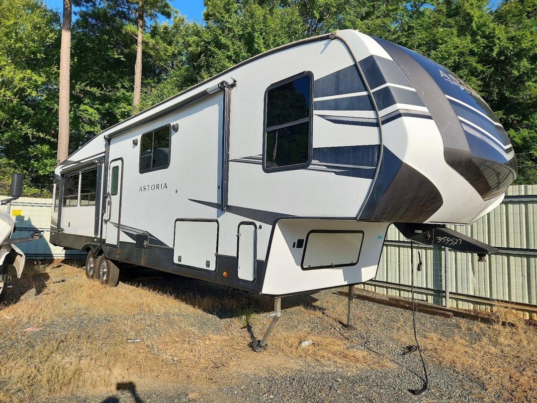منظر 2021 KEYSTONE ASTORIA CAMPER، زاوية 1