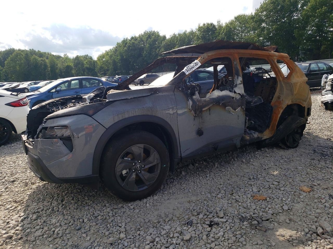 Вид 2026 NISSAN ROGUE SV, угол 1