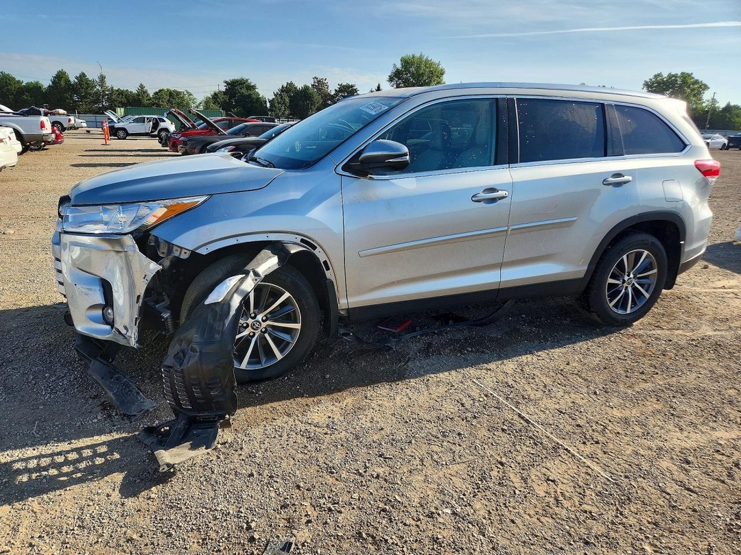 Вид 2019 TOYOTA HIGHLANDER XLE, угол 1