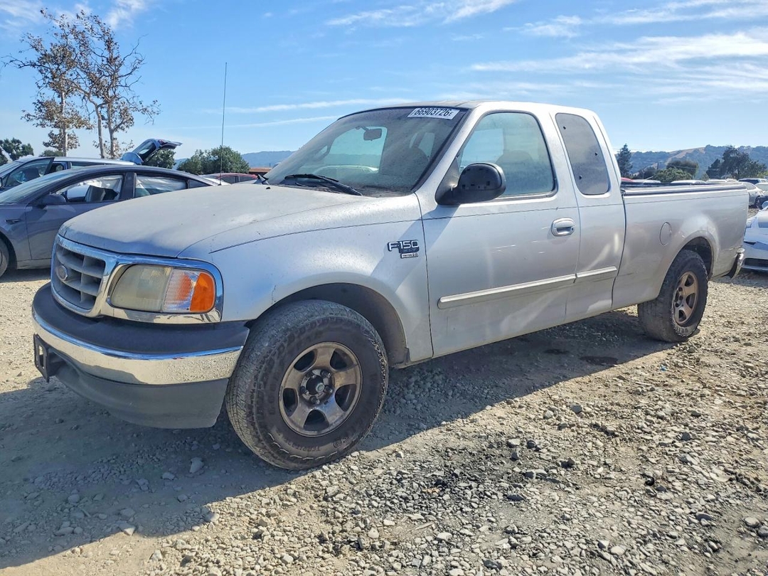 Vue de 2000 FORD F150, angle 1