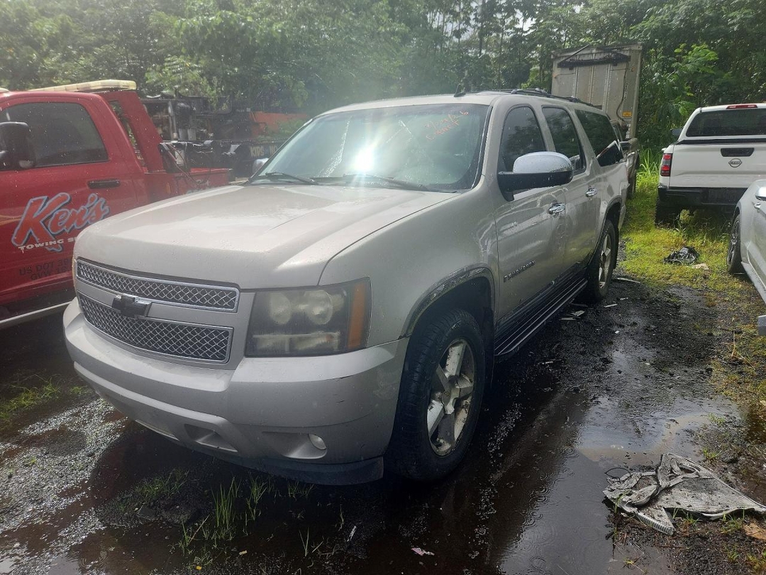 Вид 2008 CHEVROLET SUBURBAN K1500 LS, угол 1