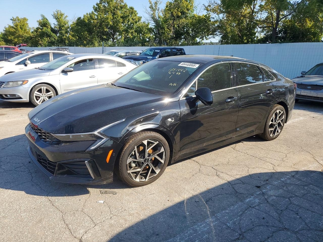 منظر 2025 KIA K5 EX، زاوية 1