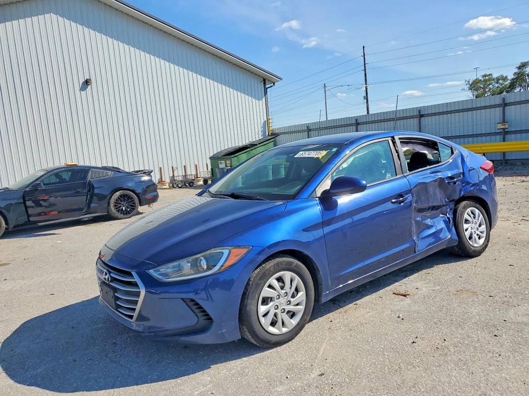 Вид 2017 HYUNDAI ELANTRA SE, угол 1