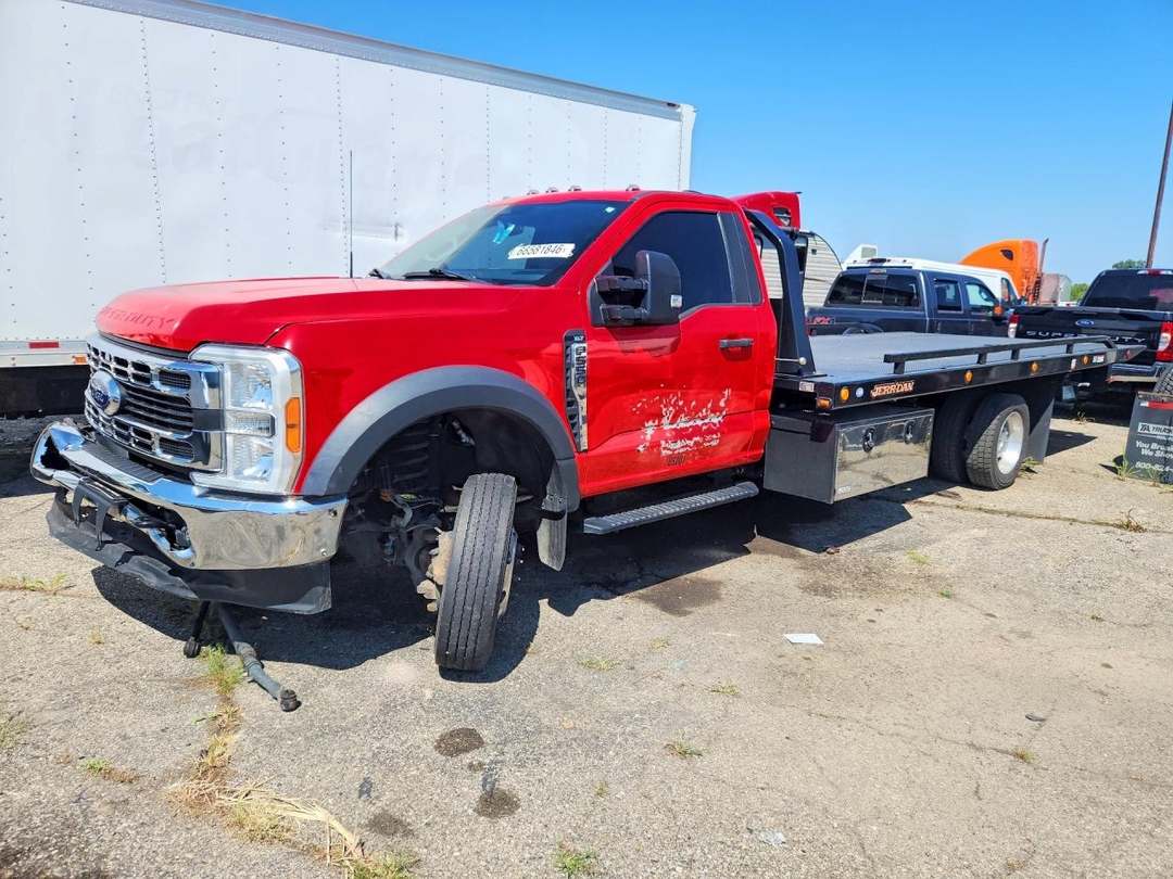 Vue de 2023 FORD F550 SUPER DUTY, angle 1