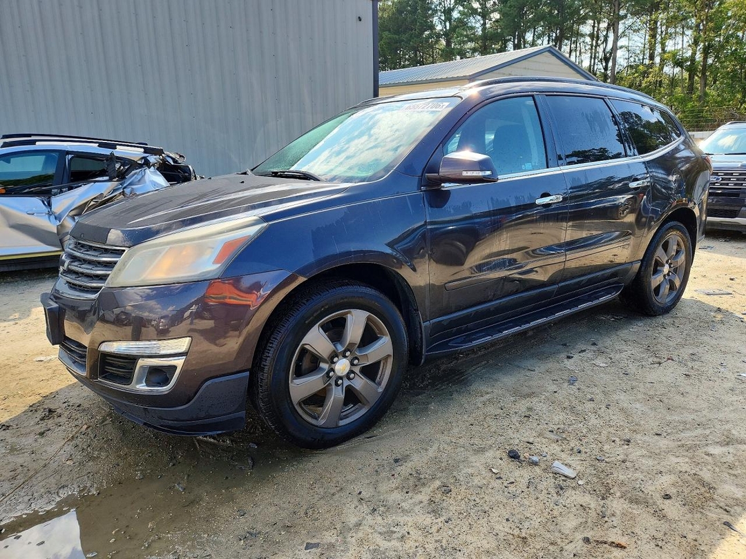 Vue de 2017 CHEVROLET TRAVERSE LT, angle 1