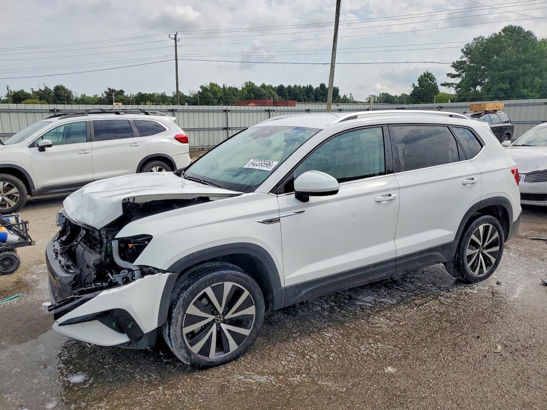 Vue de 2024 VOLKSWAGEN TAOS SE, angle 1