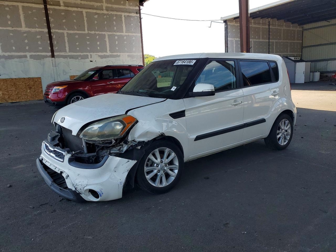 Vue de 2012 KIA SOUL +, angle 1