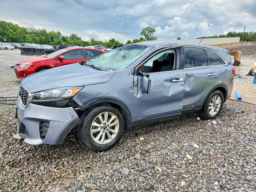 Вид 2020 KIA SORENTO LX, угол 1