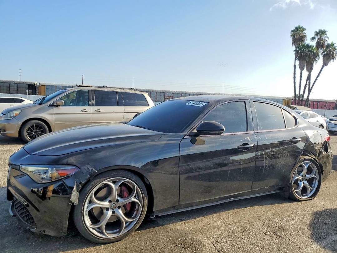 منظر 2017 ALFA ROMEO GIULIA TI، زاوية 1