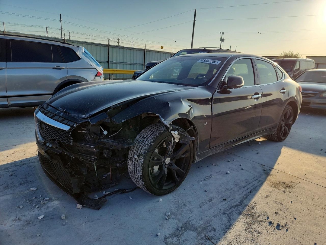 منظر 2015 INFINITI Q70 3.7، زاوية 1