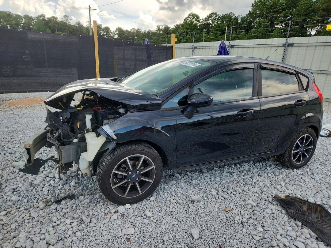 Вид 2019 FORD FIESTA SE, угол 1