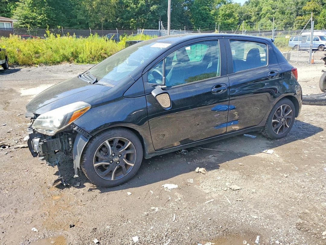 Vedere 2015 TOYOTA YARIS 5-DOOR SE, unghi 1