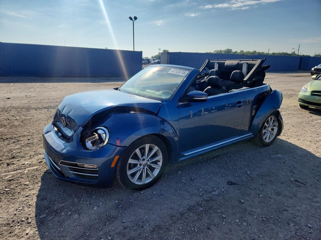 Vue de 2017 VOLKSWAGEN BEETLE S/SE, angle 1