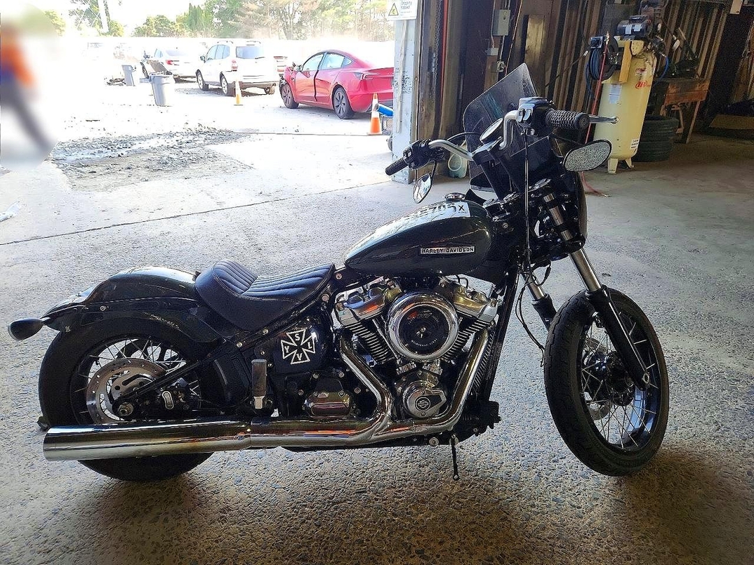 Vue de 2026 HARLEY-DAVIDSON FXBB, angle 1