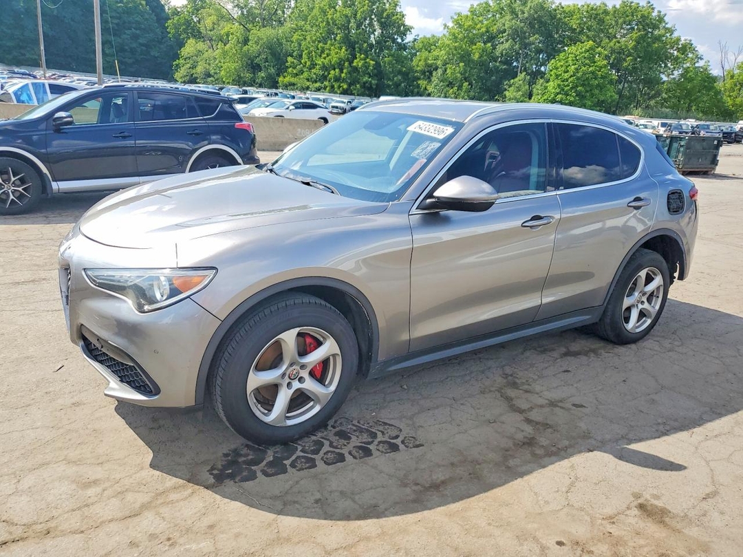 Vue de 2018 ALFA ROMEO STELVIO, angle 1