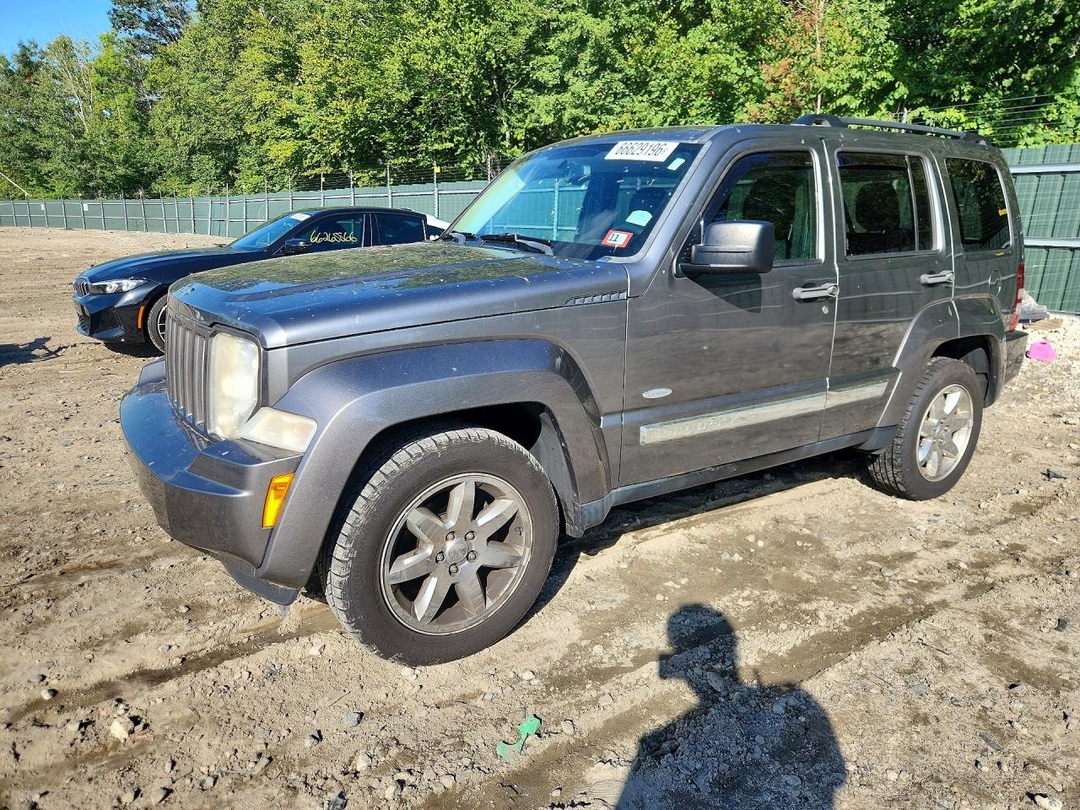 منظر 2012 JEEP LIBERTY SPORT، زاوية 1