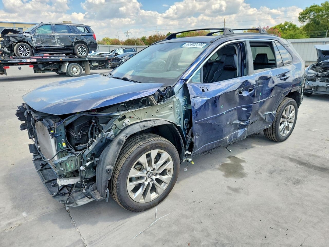 Vue de 2021 TOYOTA RAV4 XLE PREMIUM, angle 1