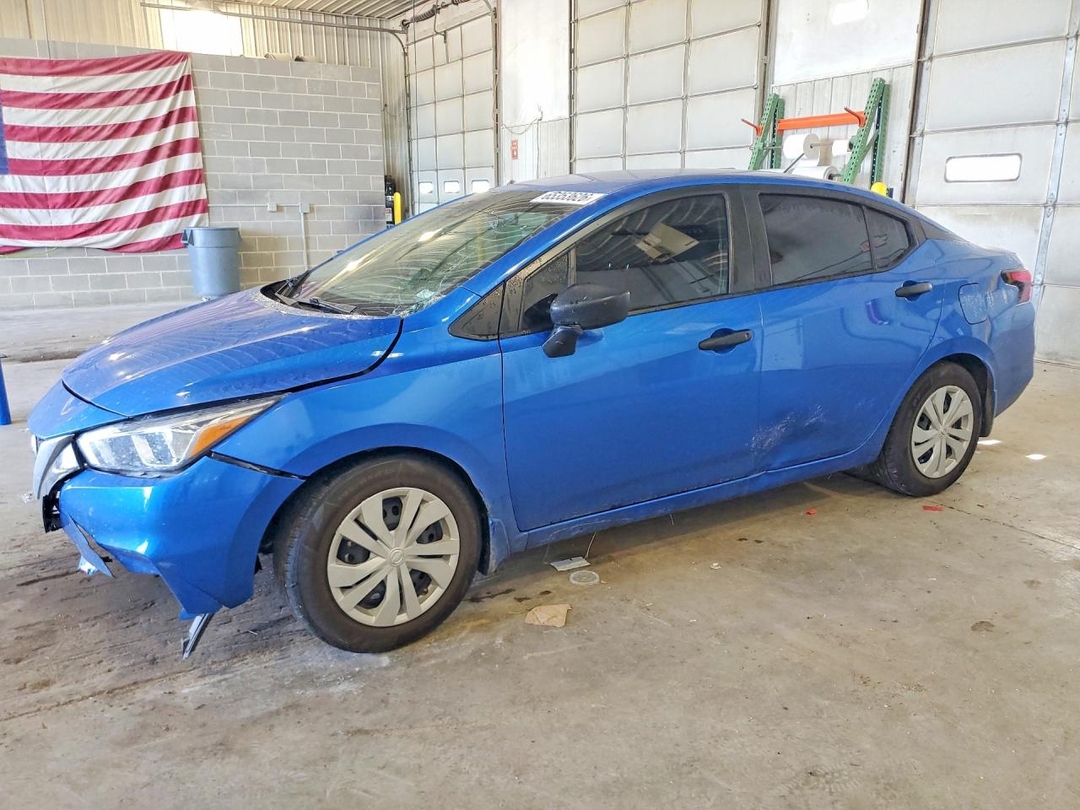 Vue de 2023 NISSAN VERSA S, angle 1