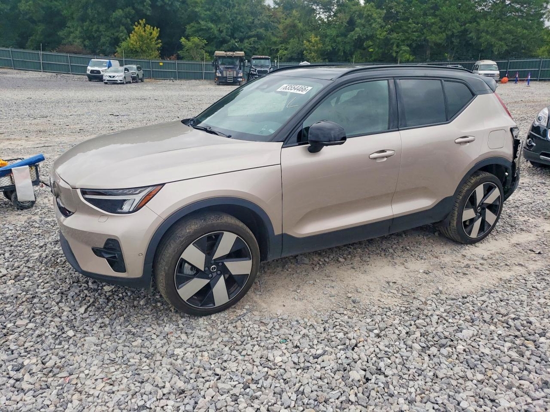 Vista de 2023 VOLVO XC40 RECHARGE PLUS, ángulo 1