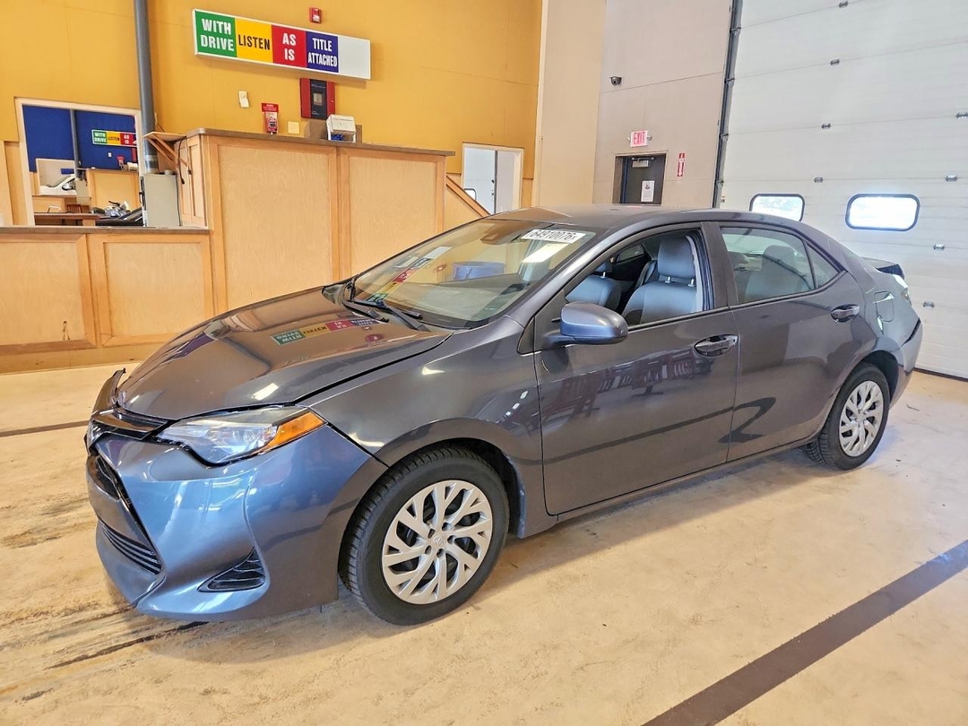 Вид 2018 TOYOTA COROLLA LE, угол 1