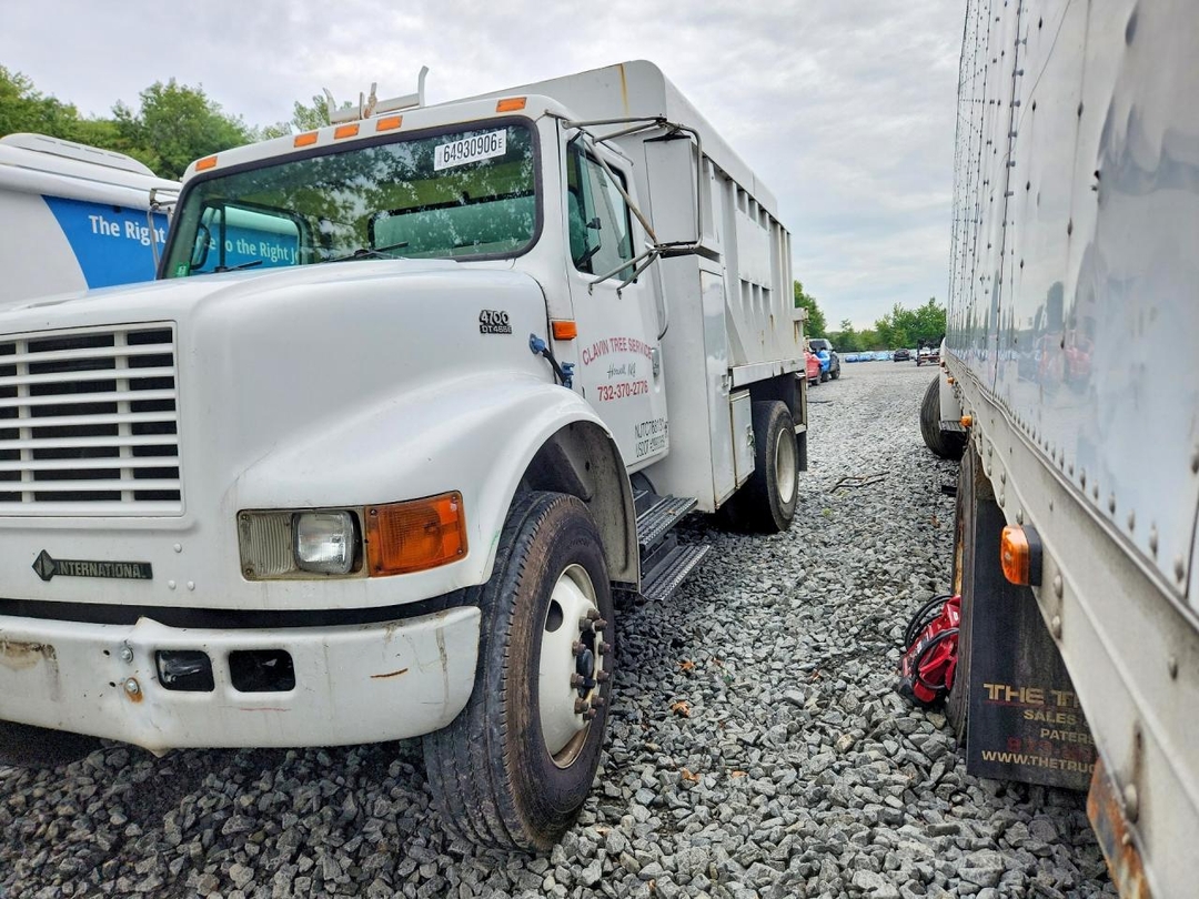 منظر 2000 INTERNATIONAL 4700 CHIPPER TRUCK، زاوية 1