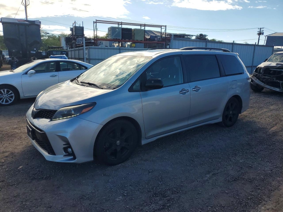 Вид 2020 TOYOTA SIENNA SE 8-PASSENGER, угол 1