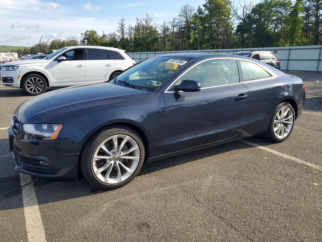 Vue de 2013 AUDI A5 PREMIUM, angle 1