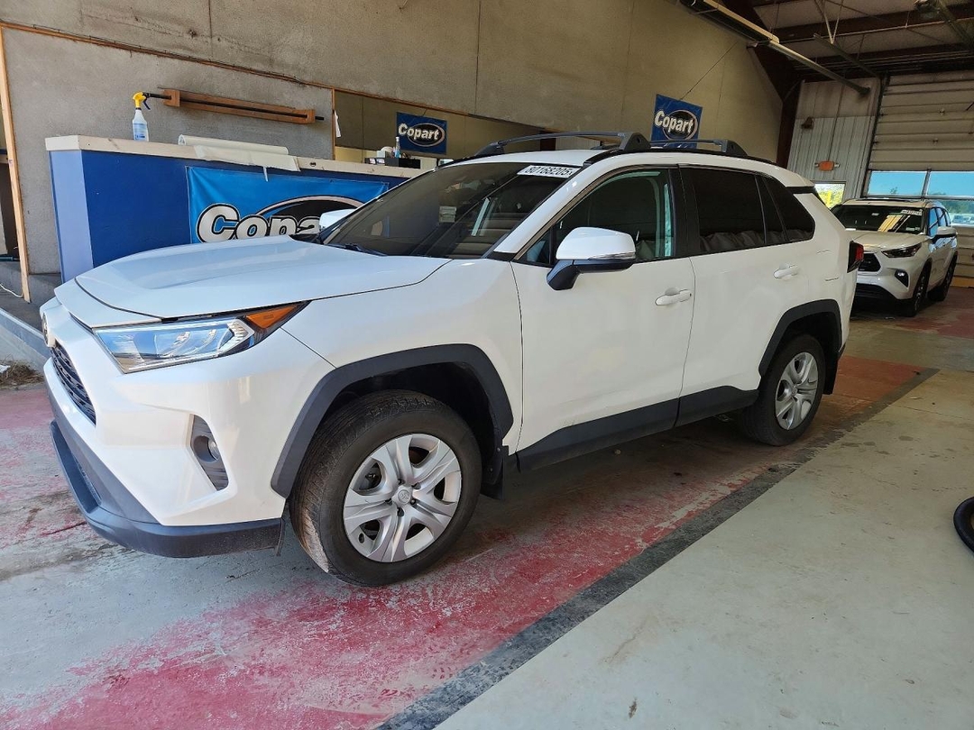 منظر 2021 TOYOTA RAV4 XLE، زاوية 1