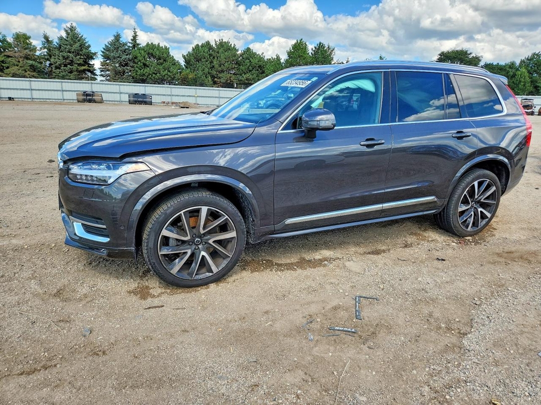 Вид 2023 VOLVO XC90 PLUS, угол 1