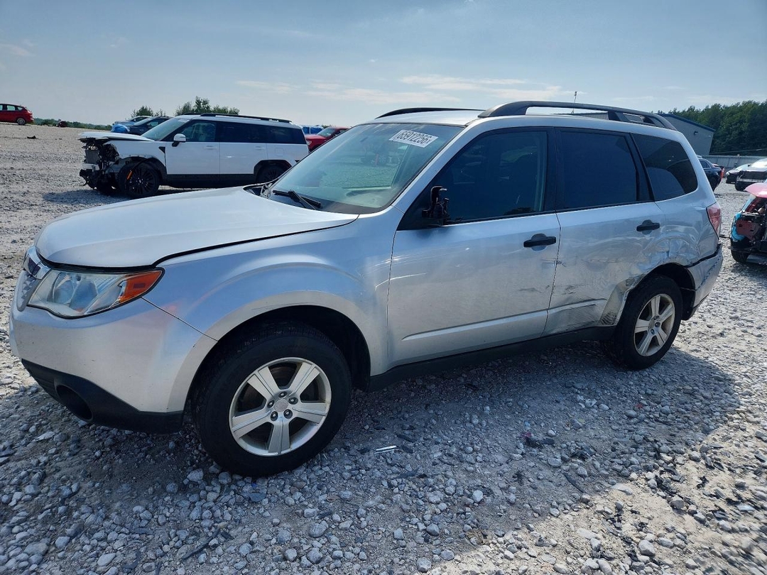 منظر 2011 SUBARU FORESTER 2.5X، زاوية 1