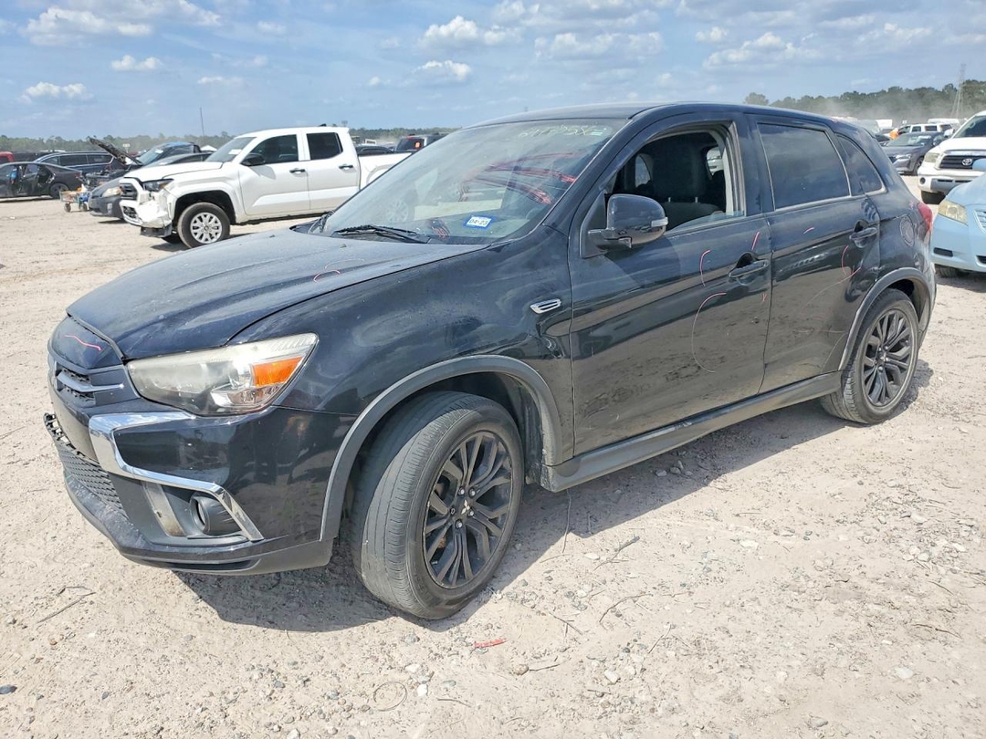 Vue de 2018 MITSUBISHI OUTLANDER SPORT ES, angle 1