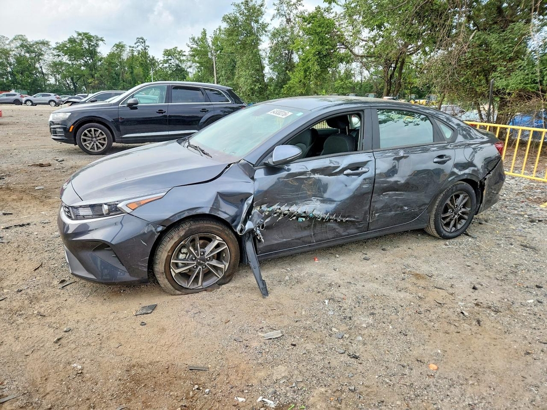 Vista de 2024 KIA FORTE LXS, ángulo 1