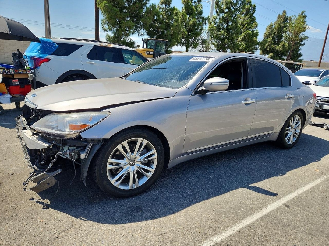 Vue de 2011 HYUNDAI GENESIS 3.8L, angle 1
