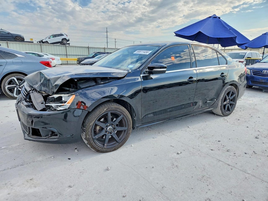 Vue de 2013 VOLKSWAGEN JETTA SE, angle 1