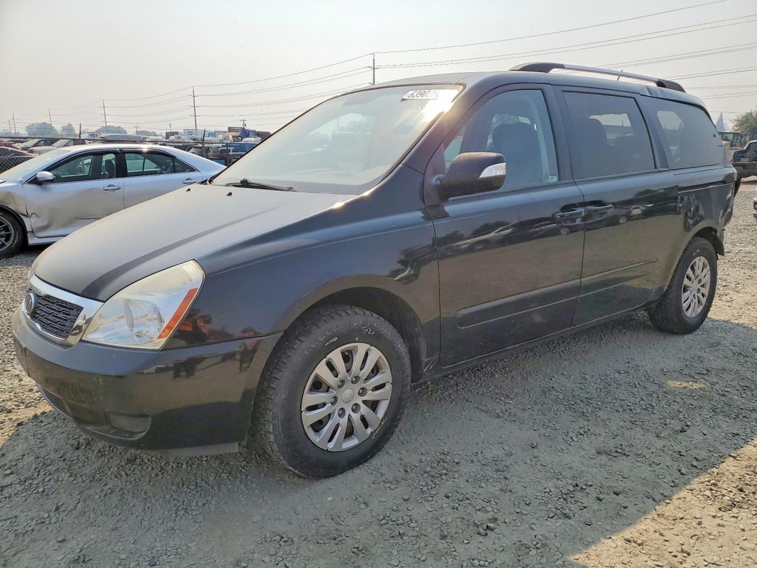 Vue de 2011 KIA SEDONA LX, angle 1