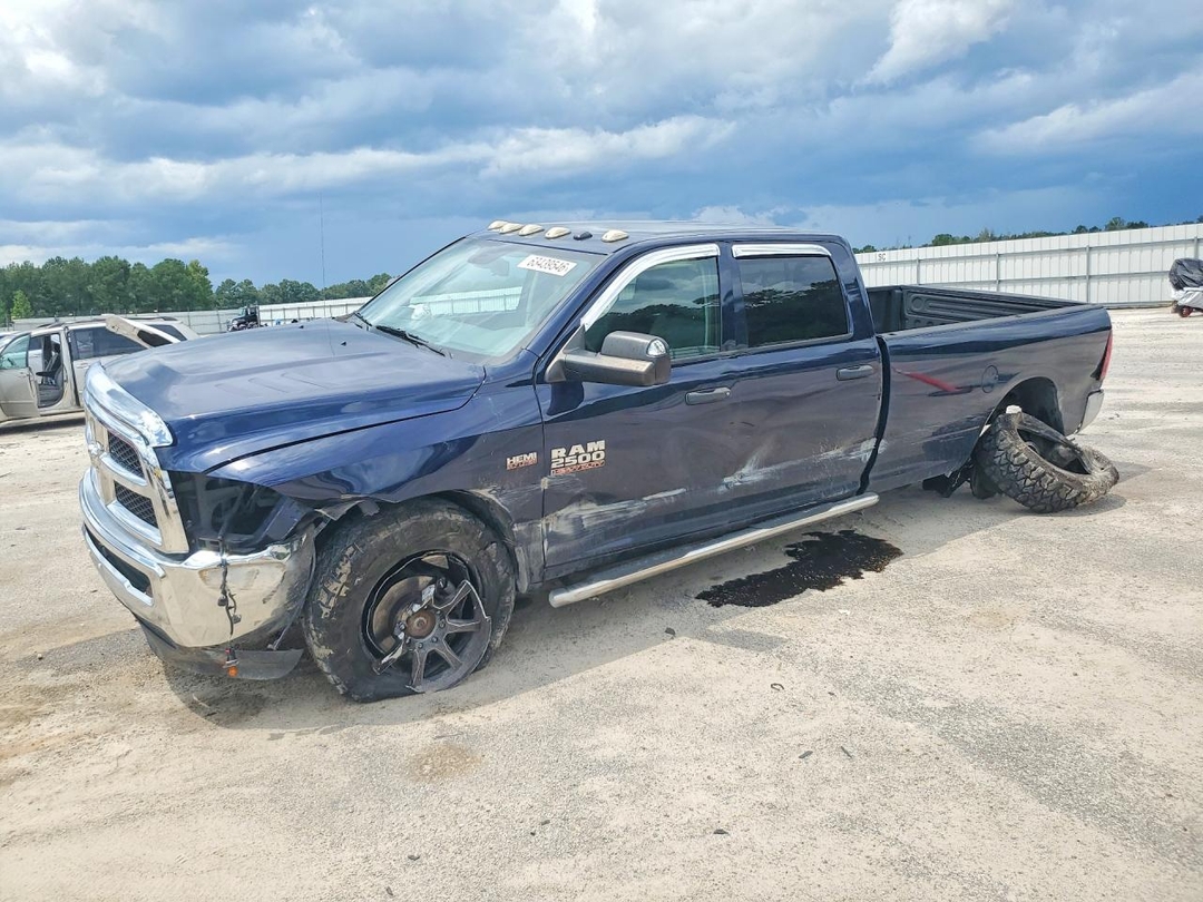 منظر 2015 RAM 2500 ST، زاوية 1