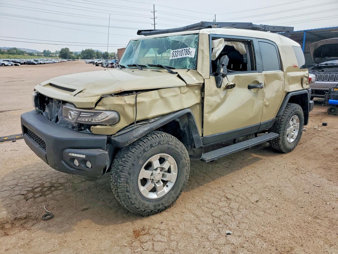 Вид 2012 TOYOTA FJ CRUISER BASE, угол 1