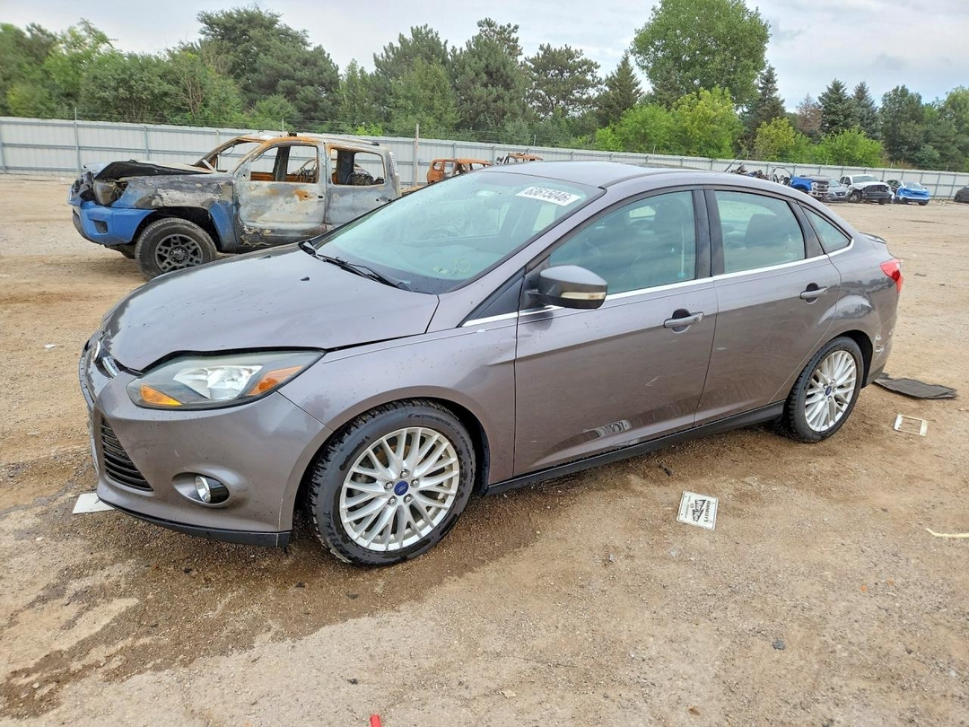 Vue de 2014 FORD FOCUS TITANIUM, angle 1