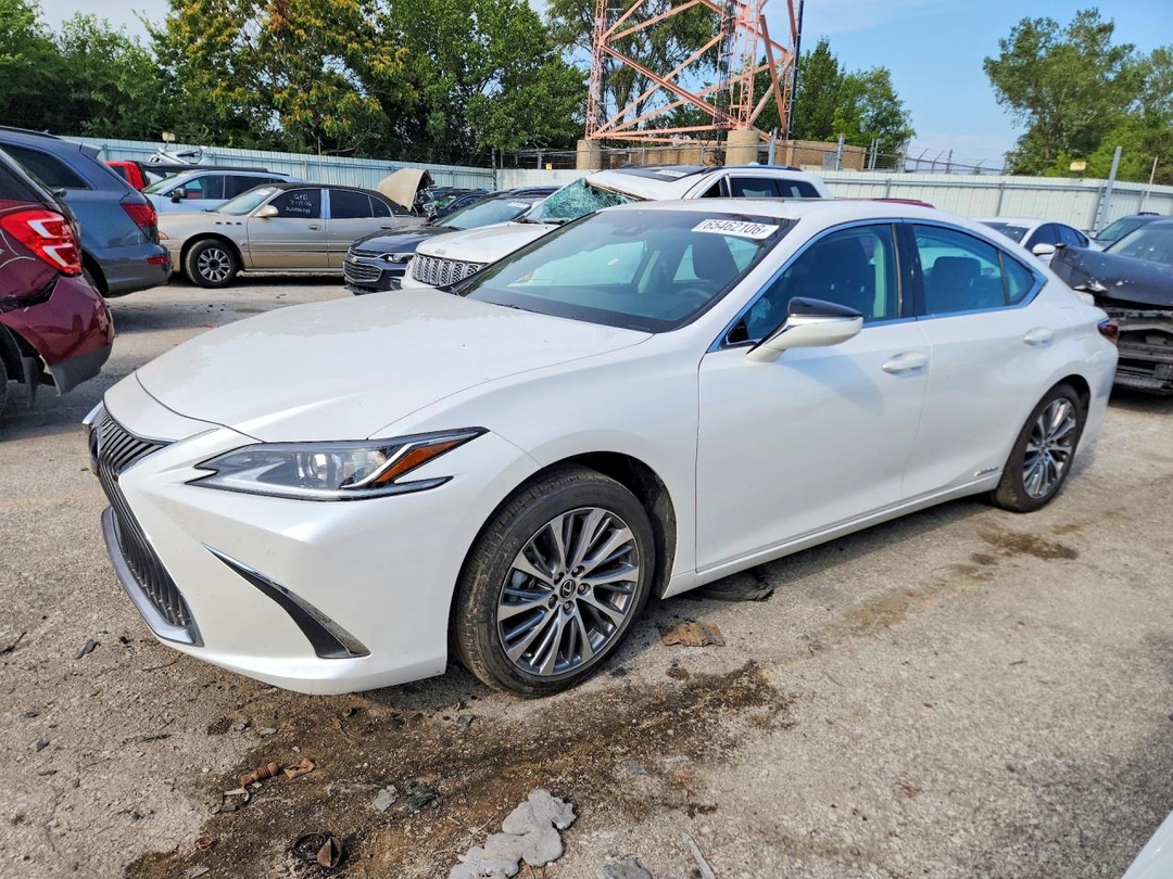 Vue de 2020 LEXUS ES 300H, angle 1