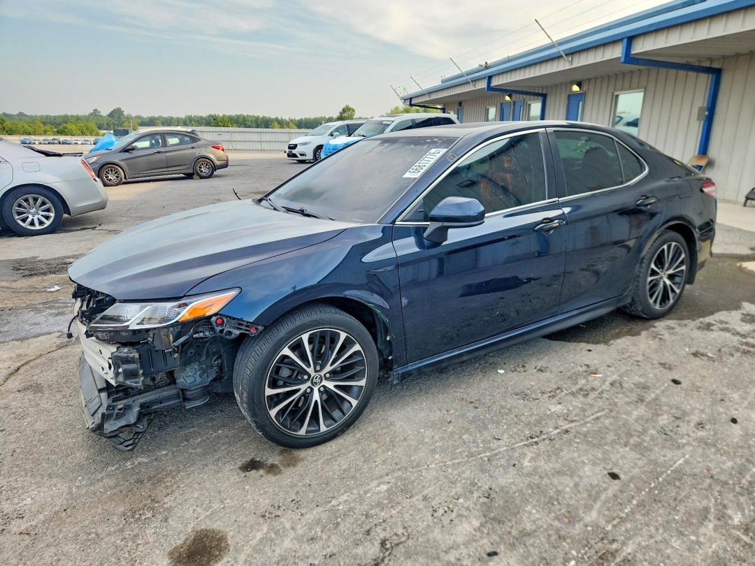 Vista de 2020 TOYOTA CAMRY SE, ángulo 1