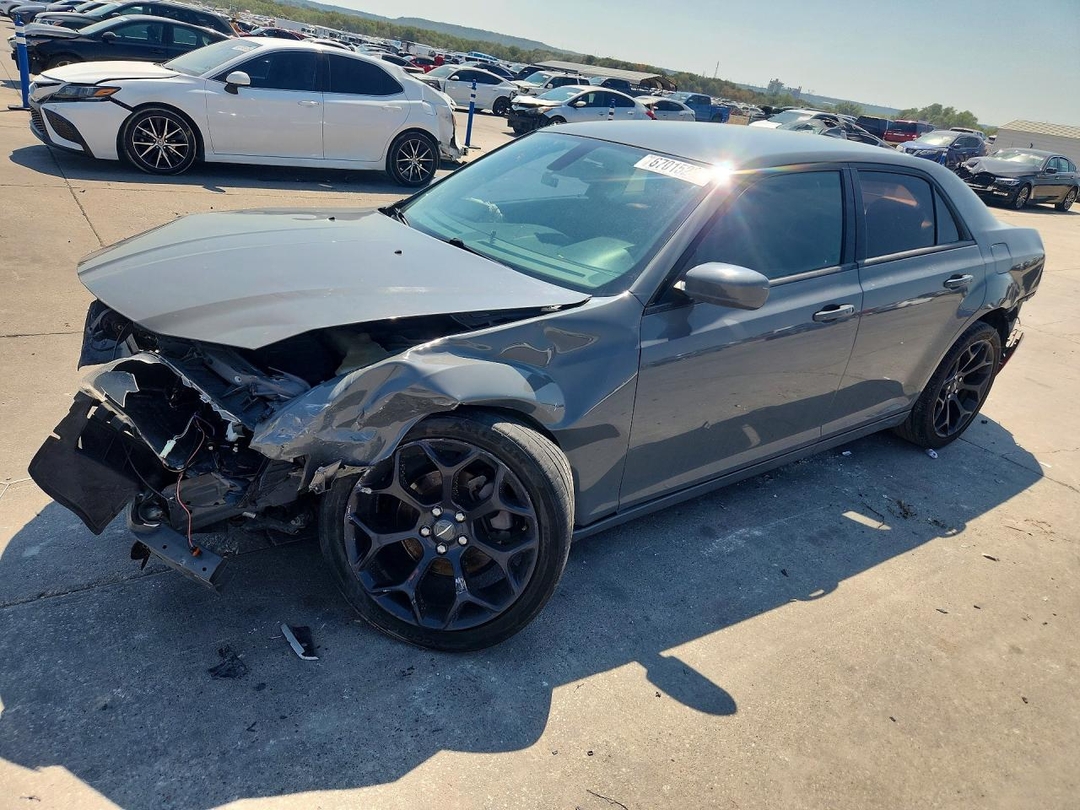 Вид 2019 CHRYSLER 300 S, угол 1