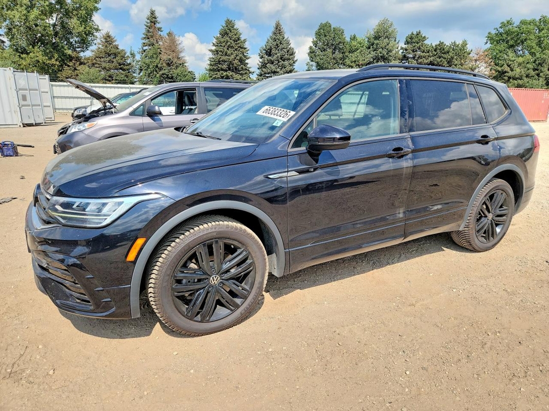 منظر 2022 VOLKSWAGEN TIGUAN SE R-LINE BLACK، زاوية 1