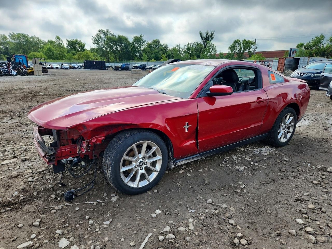 Vue de 2010 FORD MUSTANG, angle 1