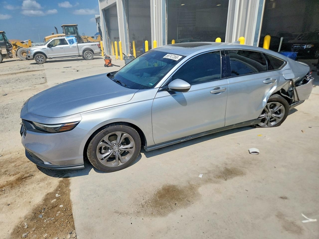 Vue de 2024 HONDA ACCORD EX, angle 1