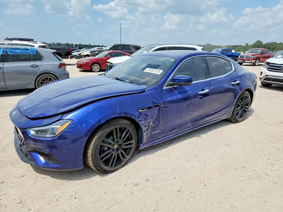 Vue de 2018 MASERATI GHIBLI S, angle 1