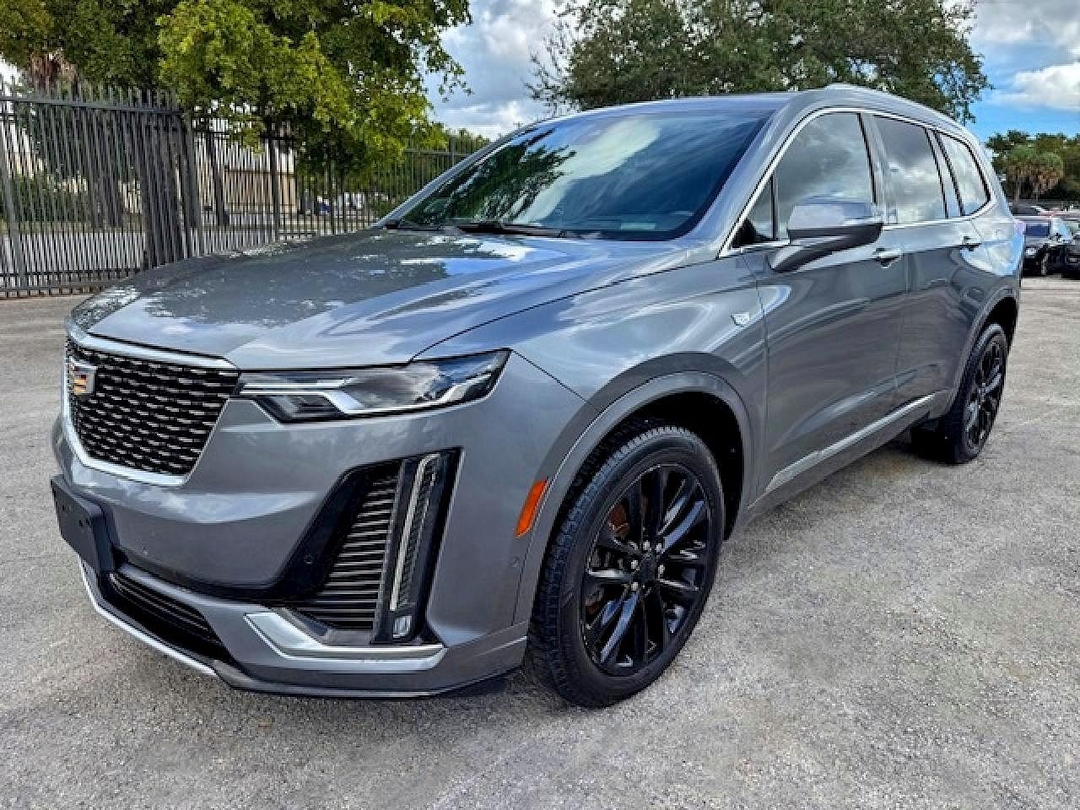 Vue de 2020 CADILLAC XT6 PREMIUM LUXURY, angle 1